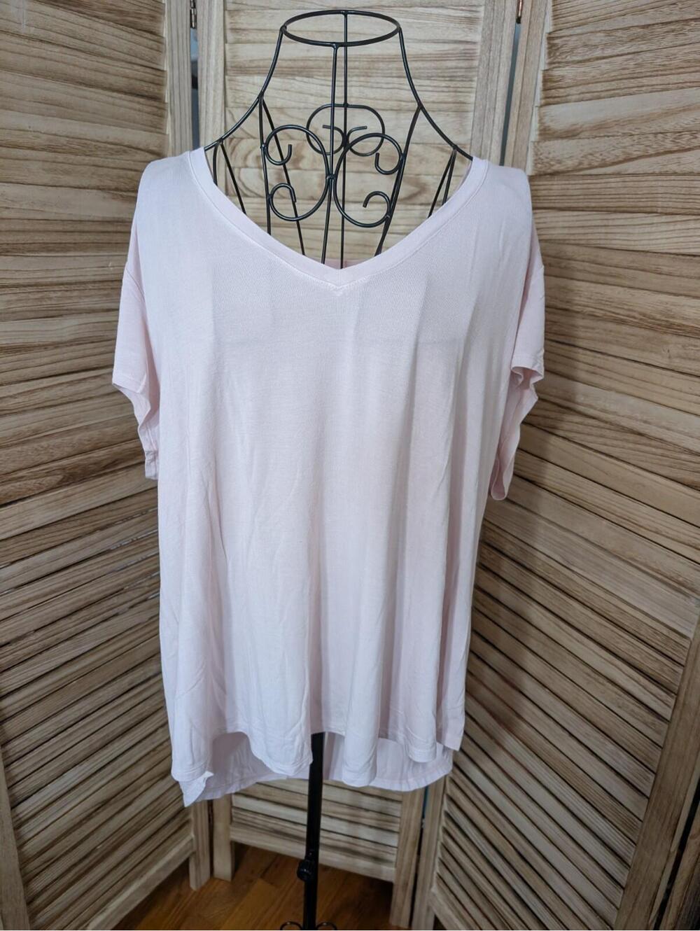 American Eagle Womens Light Pink V-neck SS Top Size‎ XXL